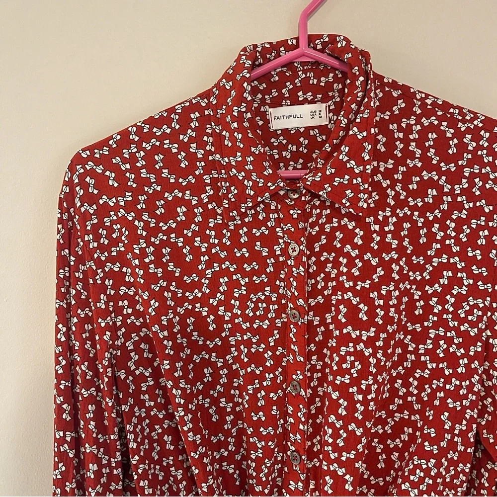 Faithfull The Brand Hosk Top in Pin‎ Up Bow Print Red - Picture 3 of 5